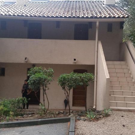 Charmant Studio 2A4 Pers Avec Jardin Et Place De Parking Situe A 5 Min A Pied De La Mer Bandol Exterior photo