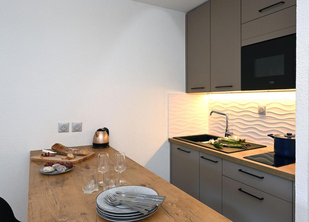 Charmant Studio 2A4 Pers Avec Jardin Et Place De Parking Situe A 5 Min A Pied De La Mer Bandol Exterior photo