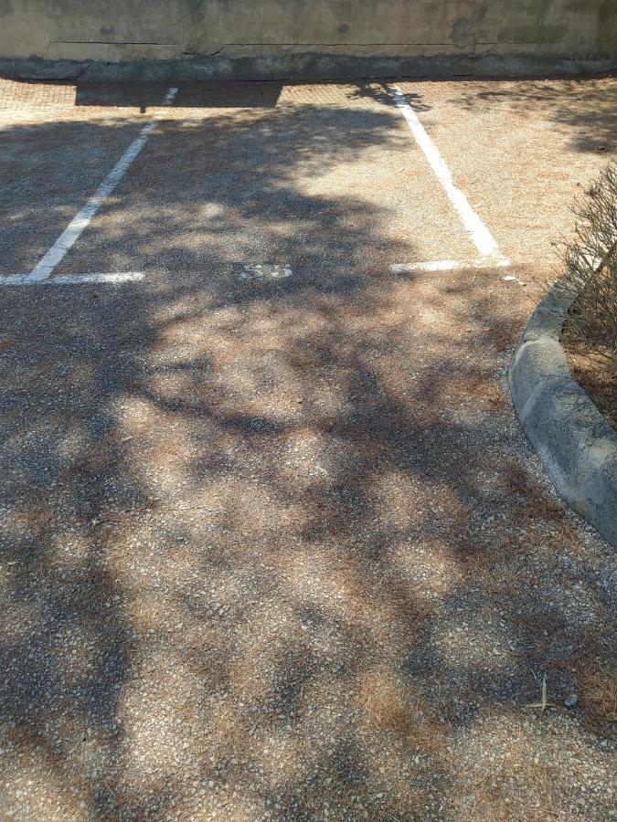 Charmant Studio 2A4 Pers Avec Jardin Et Place De Parking Situe A 5 Min A Pied De La Mer Bandol Exterior photo